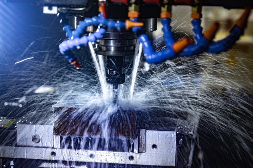 CNC-Fräsmaschine bei der Metallbearbeitung